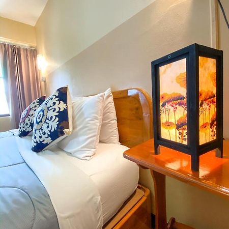 Funky Monkey Cnx - Guesthouse Chiang Mai Bagian luar foto