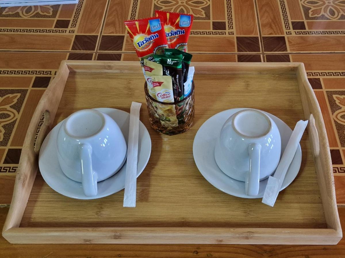 Funky Monkey Cnx - Guesthouse Chiang Mai Bagian luar foto